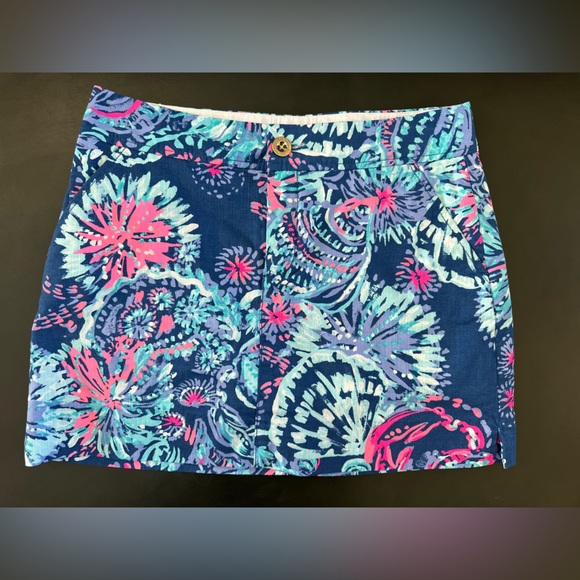 Lilly Pulitzer Pants - Size 4 Lilly Pulitzer skort. EUC.